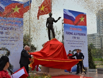 Tượng đài nhà thơ Pushkin - món quà Hội Nhà văn Nga gửi tới nhân dân Hà Nội