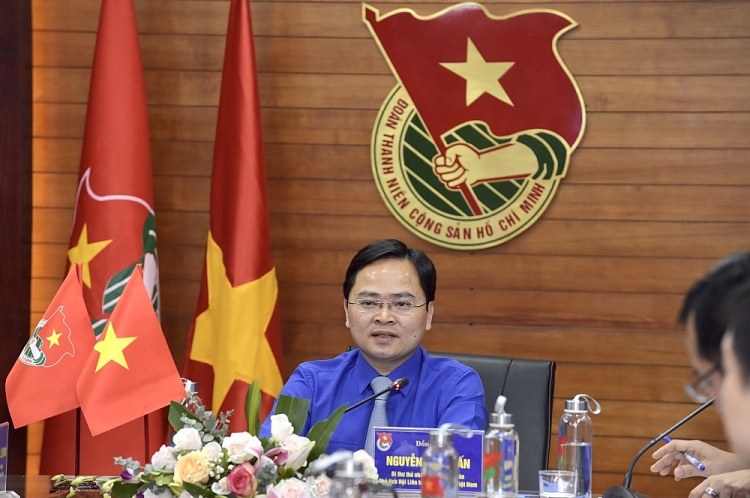 Nguyễn Anh Tuấn - Ủy viên BCH Trung ương Đảng, Bí thư thứ nhất Trung ương Đoàn TNCS Hồ Chí Minh, Chủ tịch Trung ương Hội LHTN Việt Nam trao đổi tại buổi điện đàm. Nguyễn Anh Tuấn - Ủy viên BCH Trung ương Đảng, Bí thư thứ nhất Trung ương Đoàn TNCS Hồ Chí Minh, Chủ tịch Trung ương Hội LHTN Việt Nam trao đổi tại buổi điện đàm.