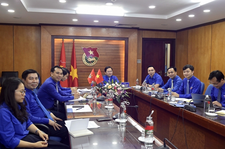 Đại diện lãnh đạo các ban, đơn vị Trung ương Đoàn TNCS Hồ Chí Minh tham gia buổi điện đàm. Đại diện lãnh đạo các ban, đơn vị Trung ương Đoàn TNCS Hồ Chí Minh tham gia buổi điện đàm.