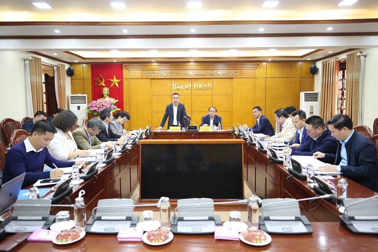 Quang cảnh buổi làm việc. Quang cảnh buổi làm việc.
