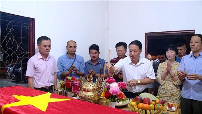 Cộng đồng người Việt tại tỉnh Oudomxay của Lào tri ân các anh hùng liệt sĩ Chú thích ảnh