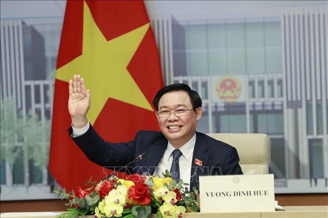 Chủ tịch Quốc hội Vương Đình Huệ hội đàm trực tuyến với Uỷ viên trưởng Nhân đại toàn quốc Trung Quốc Chú thích ảnh