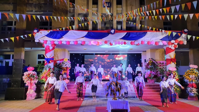 Lưu học sinh Lào tại Hà Tĩnh, Huế vui Tết cổ truyền Bunpimay Lưu học sinh Lào tại Hà Tĩnh, Huế vui Tết cổ truyền Bunpimay