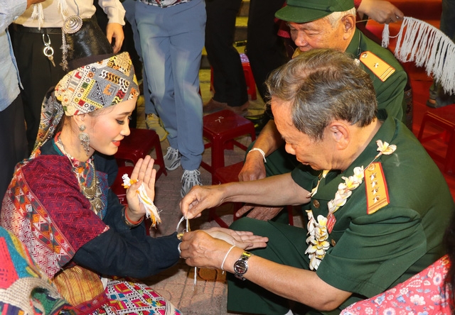 Lưu học sinh Lào tại Hà Tĩnh, Huế vui Tết cổ truyền Bunpimay Lưu học sinh Lào tại Hà Tĩnh, Huế vui Tết cổ truyền Bunpimay