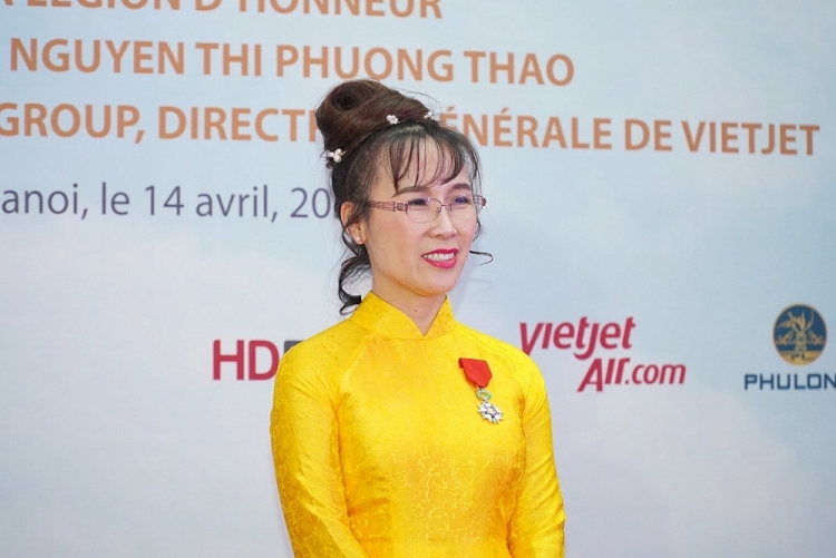 Bà Nguyễn Thị Phương Thảo nhận Huân chương Bắc đẩu Bội tinh. Bà Nguyễn Thị Phương Thảo nhận Huân chương Bắc đẩu Bội tinh.