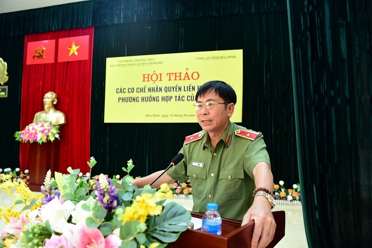 Thiếu tướng Nguyễn Văn Kỷ, Phó Chánh Văn phòng VPTT Ban Chỉ đạo về Nhân quyền Chính phủ phát biểu tại Hội thảo. Thiếu tướng Nguyễn Văn Kỷ, Phó Chánh Văn phòng VPTT Ban Chỉ đạo về Nhân quyền Chính phủ phát biểu tại Hội thảo.