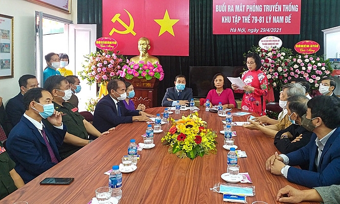 Lễ ra mắt Phòng truyền thống khu tập thể 79-81 Lý Nam Đế. (Ảnh: Hà Nội mới) Lễ ra mắt Phòng truyền thống khu tập thể 79-81 Lý Nam Đế. (Ảnh: Hà Nội mới)