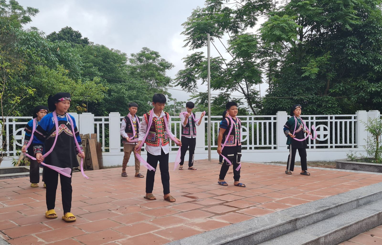 Gìn giữ nét đẹp trong những làn điệu dân ca Bố Y Chú thích ảnh