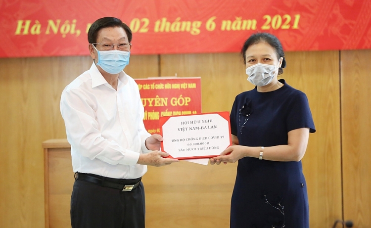 Nhiều tổ chức thành viên, đối tác của Liên hiệp Hữu nghị tham gia quyên góp ủng hộ Quỹ phòng, chống dịch COVID-19 Nhiều tổ chức thành viên, đối tác của Liên hiệp Hữu nghị tham gia quyên góp ủng hộ Quỹ phòng, chống dịch COVID-19