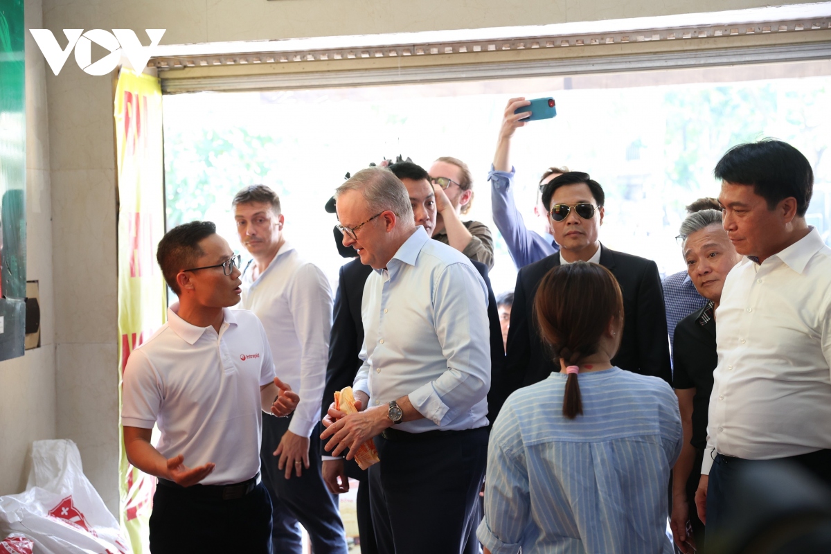 thủ tướng australia anthony albanese thưởng thức bia hơi giữa ngày hè hà nội hình ảnh 2 thu tuong australia anthony albanese thuong thuc bia hoi giua ngay he ha noi hinh anh 2