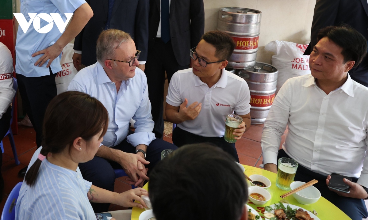 thủ tướng australia anthony albanese thưởng thức bia hơi giữa ngày hè hà nội hình ảnh 7 thu tuong australia anthony albanese thuong thuc bia hoi giua ngay he ha noi hinh anh 7