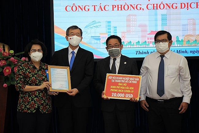 Hội Doanh nghiệp Nhật Bản tại TP Hồ Chí Minh trao hỗ trợ cho công tác phòng, chống dịch COVID-19 tại TP Hồ Chí Minh. Hội Doanh nghiệp Nhật Bản tại TP Hồ Chí Minh trao hỗ trợ cho công tác phòng, chống dịch COVID-19 tại TP Hồ Chí Minh.