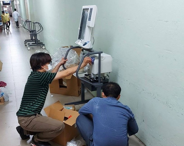 Các máy thở hiện đại do VPBank tài trợ đều được lắp đặt và kiểm tra trước khi chỉnh thức bàn giao. Các máy thở hiện đại do VPBank tài trợ đều được lắp đặt và kiểm tra trước khi chỉnh thức bàn giao.