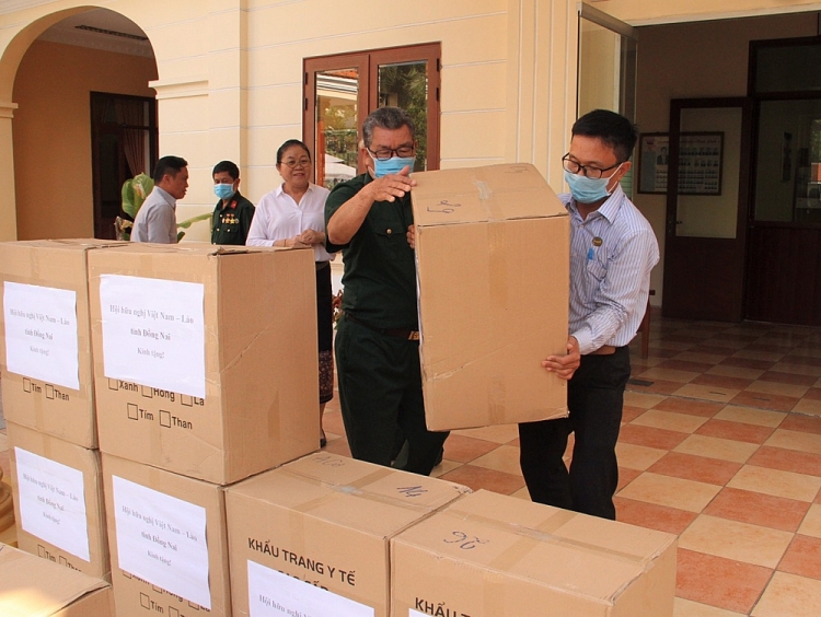 Liên hiệp Hữu nghị Đồng Tháp, Đồng Nai, Bình Dương hỗ trợ hội viên và bạn bè quốc tế chống dịch COVID-19 Liên hiệp Hữu nghị Đồng Tháp, Đồng Nai, Bình Dương hỗ trợ hội viên và bạn bè quốc tế chống dịch COVID-19