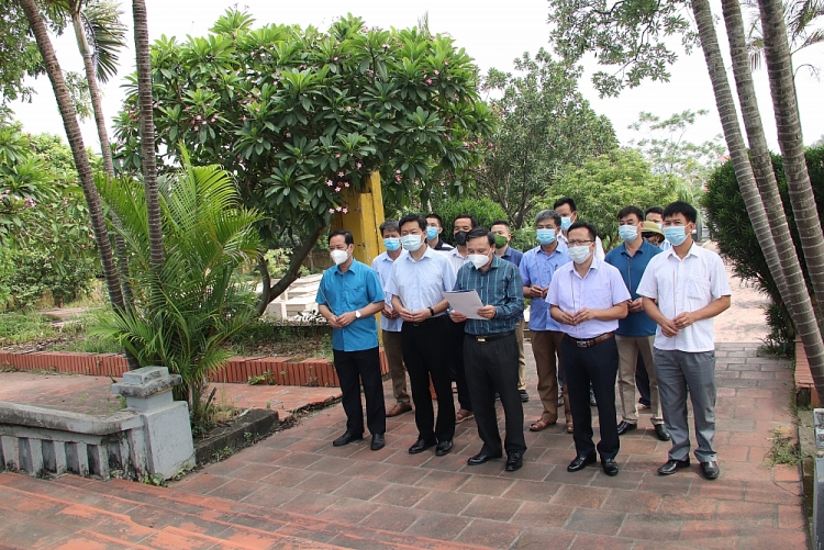 Đoàn viếng nghĩa trang liệt sỹ quân tình nguyện Trung Quốc tại xã Đào Mỹ, huyện Lạng Giang Đoàn viếng nghĩa trang liệt sỹ quân tình nguyện Trung Quốc tại xã Đào Mỹ, huyện Lạng Giang