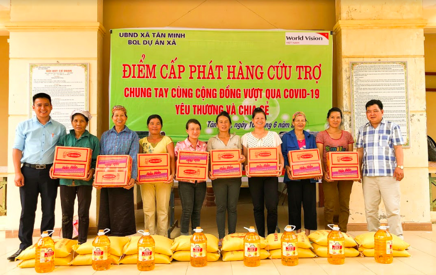 Cấp phát hàng cứu trợ tại huyện Đà Bắc, tỉnh Hoà Bình 3221 aynh chuyp mayn hiynh 2020 08 27 luyc 163134