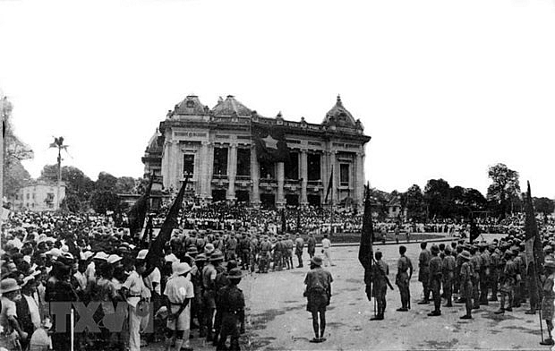Những ngày Tháng Tám sôi sục ở Thủ đô Hà Nội. Cách mạng Tháng Tám mở ra một thời đại mới ở Việt Nam, thời đại nhân dân Việt Nam làm chủ đất nước, làm chủ vận mệnh của chính mình. (Ảnh: Tư liệu/TTXVN) 2404 2108 cach mang thang 8 cbbc