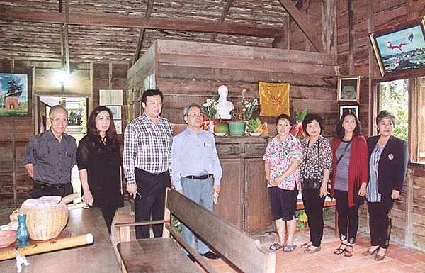 Khu di tích Chủ tịch Hồ Chí Minh ở bản Mạy - làng Hữu nghị Thái - Việt, tỉnh Nakhon, Phanom. Khu di tích Chủ tịch Hồ Chí Minh ở bản Mạy - làng Hữu nghị Thái - Việt, tỉnh Nakhon, Phanom.