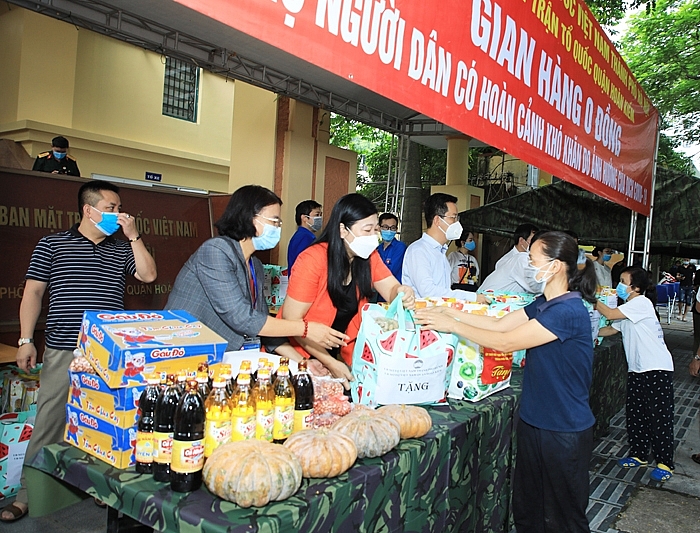 Tổ chức Samaritan’s Purse International Relief ủng hộ 250 suất nhu yếu phẩm cho các hộ dân khó khăn tại Hà Nội Tổ chức Samaritan’s Purse International Relief ủng hộ 250 suất nhu yếu phẩm cho các hộ dân khó khăn tại Hà Nội