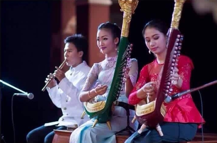 Kiên Sehás là người nước ngoài hiếm hoi tham gia đội văn nghệ truyền thống của Đại học Hoàng gia Phnôm Pênh (RUPP) 1657 image003
