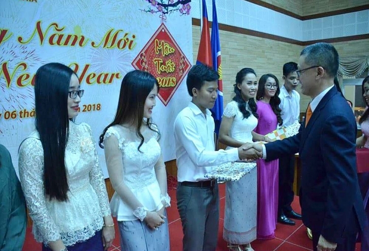 Sehás vinh dự được nhận giấy khen từ Đại sứ đặc mệnh toàn quyền nước CHXHCN Việt Nam. 1704 image007