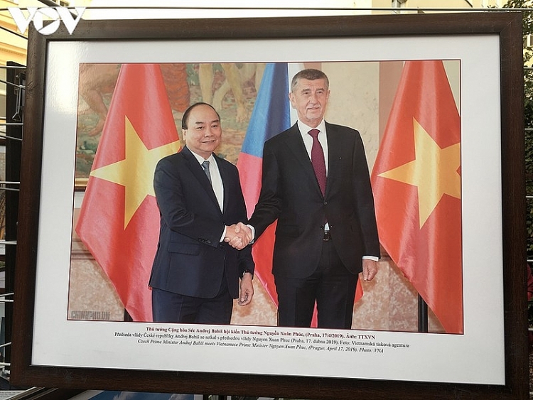 Thủ tướng Cộng hòa Séc Andrej Babiš hội kiến Thủ tướng Nguyễn Xuân Phúc tại Praha ( 17/4/2019). (Ảnh: VOV) Ấn tượng tình hữu nghị Việt - Séc qua triển lãm ảnh “Việt Nam đổi mới và phát triển”