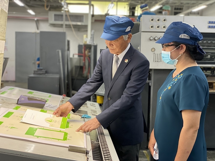 Ông Yamamoto Kazuhito, Tổng Giám đốc Công ty TNHH Taisei Bijutsu Printing (Việt Nam) trong giờ làm việc 5211 yamamoto