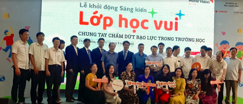 Các đại biểu chụp ảnh lưu niệm tại sự kiện. 2055 aynh chuyp mayn hiynh 2020 09 17 luyc 142000