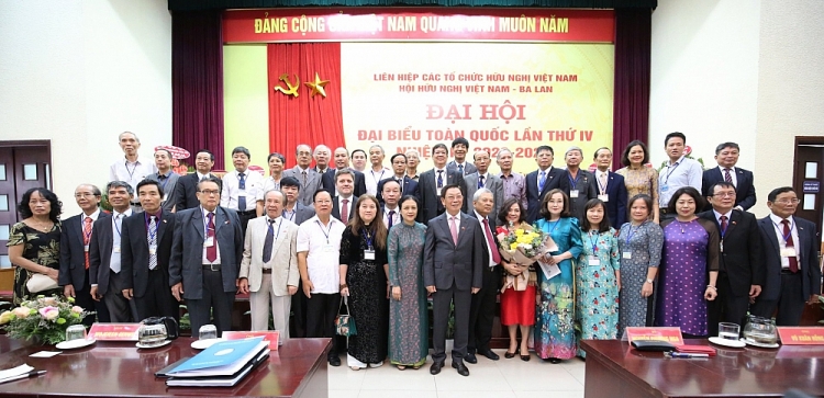 Ban Chấp hành Hội hữu nghị Việt Nam - Ba Lan khóa IV ra mắt tại Đại hội. (Ảnh: Tuấn Việt) 2641 120087271 1284460105237940 4340850512207962628 o