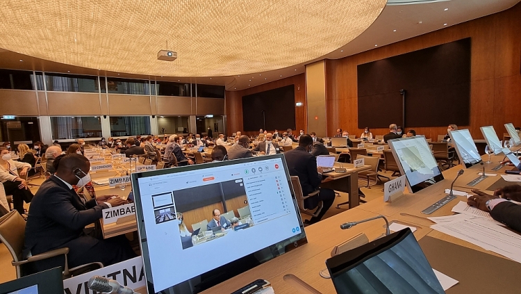 Toàn cảnh các đại biểu tham dự Hội nghị trực tiếp ở Trụ sở WTO, Giơ-ne-vơ, Thụy Sỹ Toàn cảnh các đại biểu tham dự Hội nghị trực tiếp ở Trụ sở WTO, Giơ-ne-vơ, Thụy Sỹ