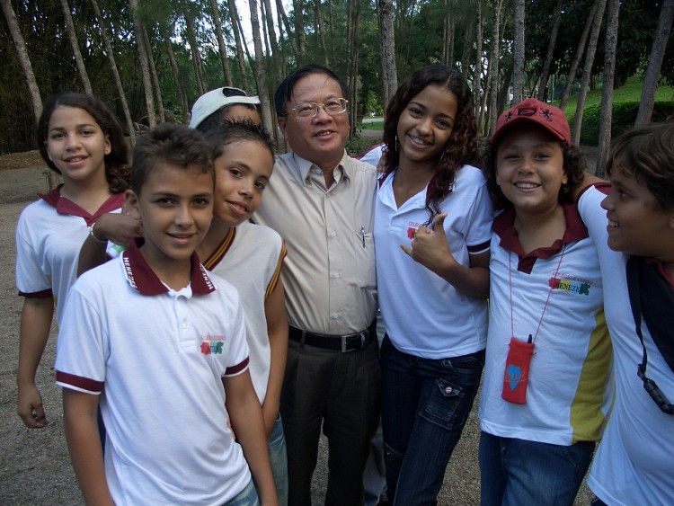 Ông Nguyễn Thạc Dĩnh, nguyên Đại sứ Việt Nam tại Brazil phát biểu tại Lễ ra mắt Câu lạc bộ những người từng công tác và học tập tại Brazil thuộc Hội Hữu nghị và Hợp tác Việt Nam – Brazil tháng 12/2019. (Ảnh: Tuấn Việt) Ông Nguyễn Thạc Dĩnh, nguyên Đại sứ Việt Nam tại Brazil phát biểu tại Lễ ra mắt Câu lạc bộ những người từng công tác và học tập tại Brazil thuộc Hội Hữu nghị và Hợp tác Việt Nam – Brazil tháng 12/2019. (Ảnh: Tuấn Việt)