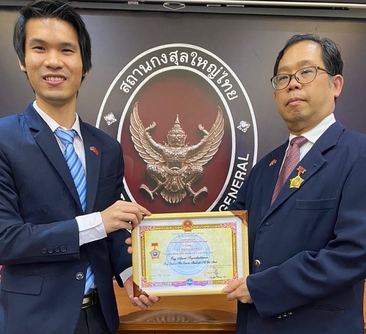 Ông Apirat Sugondhabhirom, Tổng lãnh sự Vương quốc Thái Lan tại TP Hồ Chí Minh Ông Apirat Sugondhabhirom, Tổng lãnh sự Vương quốc Thái Lan tại TP Hồ Chí Minh