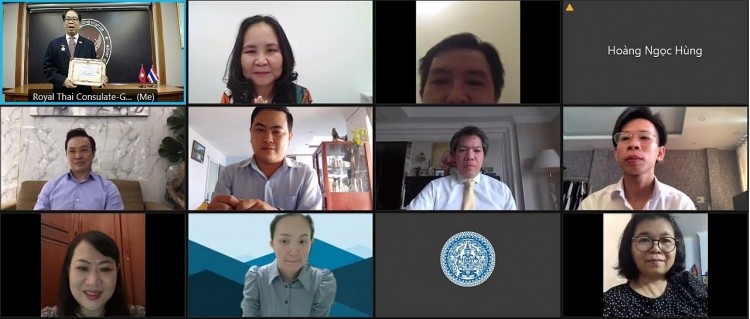 Các đại biểu tham gia buổi lễ. Các đại biểu tham gia buổi lễ.