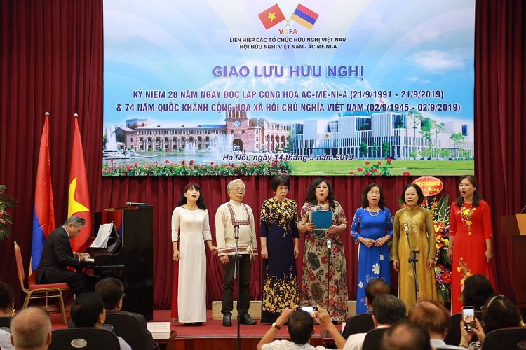 Hình ảnh tại Giao lưu hữu nghị kỷ niệm 28 năm Quốc khánh Ác-mê-ni-a và 74 năm Quốc khánh Việt Nam ngày 14/9/2019. (Ảnh: TV) Hình ảnh tại Giao lưu hữu nghị kỷ niệm 28 năm Quốc khánh Ác-mê-ni-a và 74 năm Quốc khánh Việt Nam ngày 14/9/2019. (Ảnh: TV)