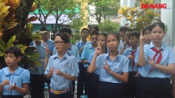 Xúc động lễ chào cờ đặc biệt