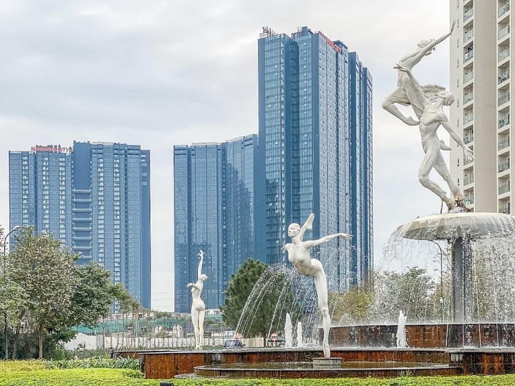 Thiết kế dang mở hình cánh cung cùng việc sử dụng hệ kính lớn Low-E có tác dụng tản nhiệt tốt, chống bức xạ nhiệt, giúp căn hộ đón ánh sáng từ thiên nhiên. Đồng thời, cư dân có thể ngắm trọn cảnh quan bên ngoài với tầm nhìn panorama rộng mở ở mọi góc độ ngay trong không gian sống riêng tư (Dự án Sunshine City) 3355 2