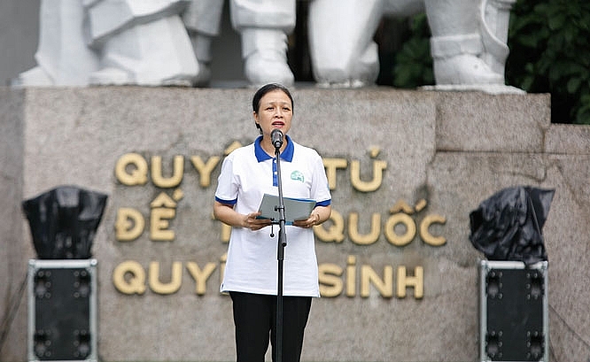 Chủ tịch Liên hiệp Các tổ chức hữu nghị Việt Nam Nguyễn Phương Nga phát biểu chào mừng sự kiện. (Ảnh: Hà Nội mới) 1653 xedap1
