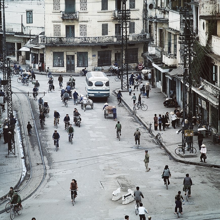 Ngắm Hà Nội 1967 – 1975 giản dị, đời thường qua ống kính của nhiếp ảnh gia người Đức Thomas Billhardt
