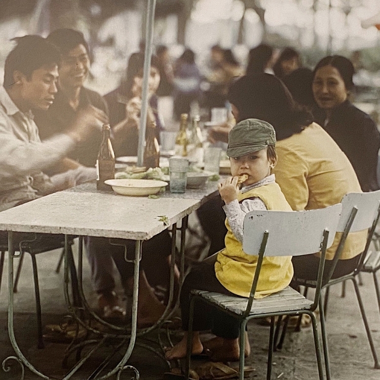 Ngắm Hà Nội 1967 – 1975 giản dị, đời thường qua ống kính của nhiếp ảnh gia người Đức Thomas Billhardt