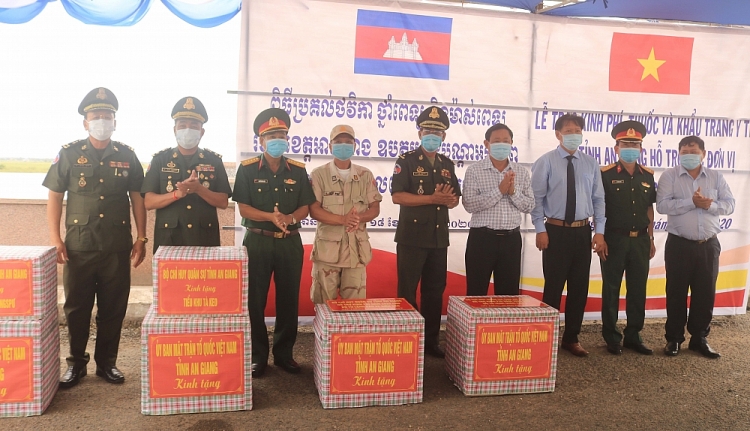 An Giang tăng cường hợp tác, hỗ trợ phòng chống dịch COVID-19 với các địa phương Campuchia An Giang tăng cường hợp tác, hỗ trợ phòng chống dịch COVID-19 với các địa phương Campuchia