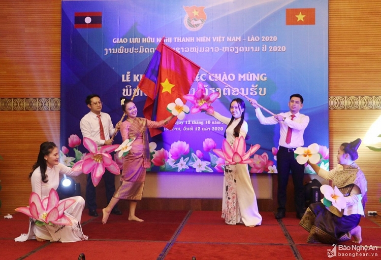Chương trình giao lưu văn nghệ đặc sắc do thanh niên hai nước thực hiện. Chương trình giao lưu văn nghệ đặc sắc do thanh niên hai nước thực hiện.