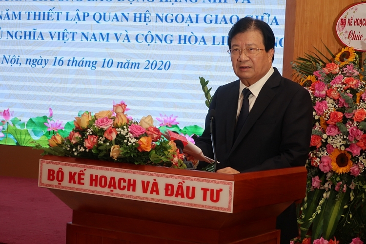 Trao Huân chương Lao động hạng Nhì cho Hội hữu nghị Việt Nam-Đức vì những đóng góp cho tình hữu nghị hai nước Trao Huân chương Lao động hạng Nhì cho Hội hữu nghị Việt Nam-Đức vì những đóng góp cho tình hữu nghị hai nước