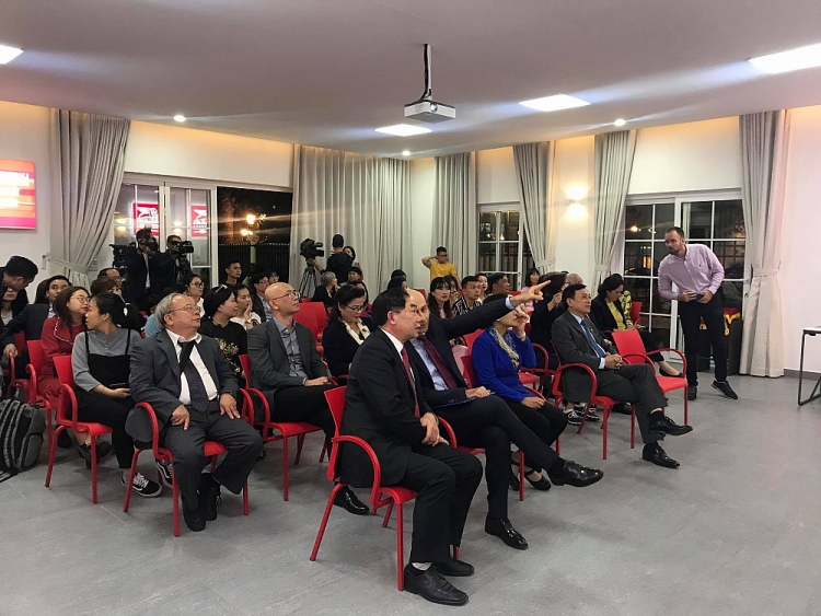 Hội hữu nghị Việt Nam – Italia giới thiệu sách và trao tặng 2 ấn phẩm cho Bảo tàng Hồ Chí Minh Hội hữu nghị Việt Nam – Italia giới thiệu sách và trao tặng 2 ấn phẩm cho Bảo tàng Hồ Chí Minh