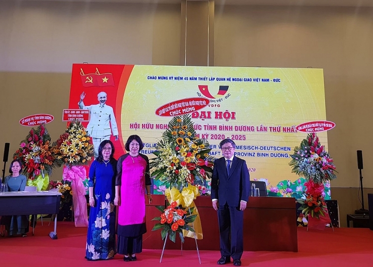 Ông Hà Thúc Viên được bầu là Chủ tịch Hội hữu nghị Việt-Đức tỉnh Bình Dương Ông Hà Thúc Viên được bầu là Chủ tịch Hội hữu nghị Việt-Đức tỉnh Bình Dương