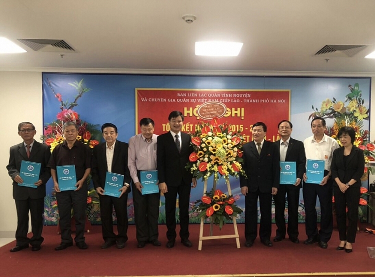 Các đại biểu chụp ảnh lưu niệm tại Hội nghị.