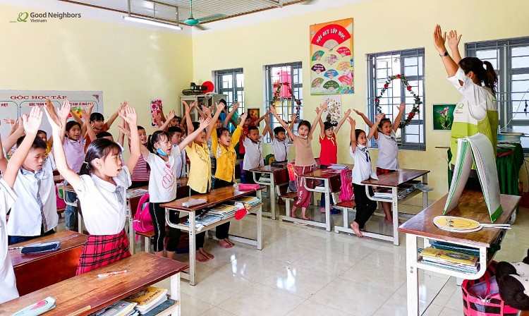 Hình ảnh trong tiết học về “Nâng cao năng lực tự bảo vệ bản thân” cho các em học sinh tiểu học tại huyện Sơn Dương, tỉnh Tuyên Quang. (Ảnh: GNI) Hình ảnh trong tiết học về “Nâng cao năng lực tự bảo vệ bản thân” cho các em học sinh tiểu học tại huyện Sơn Dương, tỉnh Tuyên Quang. (Ảnh: GNI)