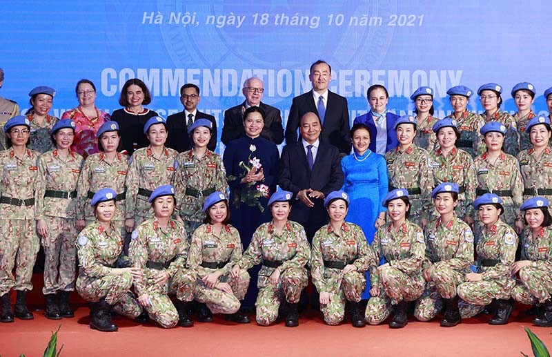 Chủ tịch nước Nguyễn Xuân Phúc với các đại biểu. (Nguồn: TTXVN)