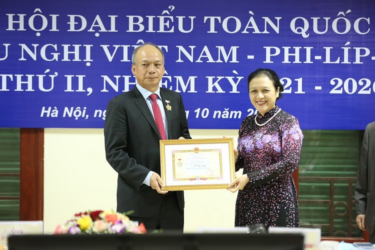 Thứ trưởng Phùng Đức Tiến được bầu làm Chủ tịch Hội Hữu nghị Việt Nam-Philippines nhiệm kỳ 2021-2026 Thứ trưởng Phùng Đức Tiến được bầu làm Chủ tịch Hội Hữu nghị Việt Nam-Philippines nhiệm kỳ 2021-2026