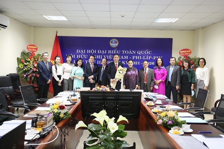 Thứ trưởng Phùng Đức Tiến được bầu làm Chủ tịch Hội Hữu nghị Việt Nam-Philippines nhiệm kỳ 2021-2026 Thứ trưởng Phùng Đức Tiến được bầu làm Chủ tịch Hội Hữu nghị Việt Nam-Philippines nhiệm kỳ 2021-2026