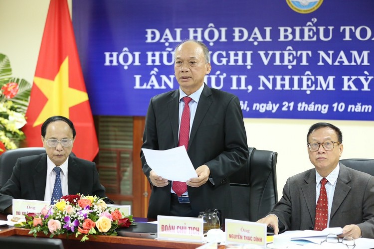 Thứ trưởng Phùng Đức Tiến được bầu làm Chủ tịch Hội Hữu nghị Việt Nam-Philippines nhiệm kỳ 2021-2026 Thứ trưởng Phùng Đức Tiến được bầu làm Chủ tịch Hội Hữu nghị Việt Nam-Philippines nhiệm kỳ 2021-2026